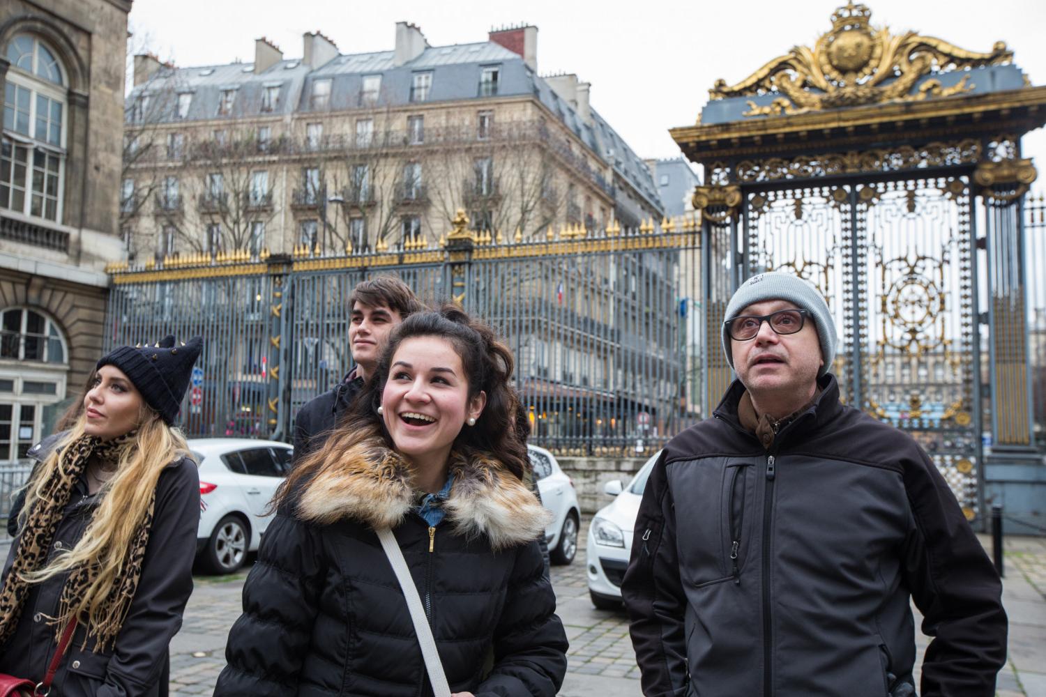 <a href='http://xgp3.ngskmc-eis.net'>全球十大赌钱排行app</a>学院法语教授Pascal Rollet带领学生们到巴黎游学.